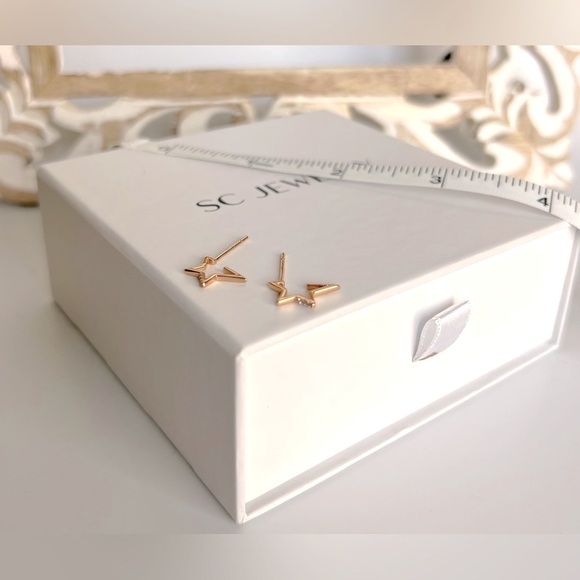 Tiny Star Earrings 18k Gold Plated 925 Sterling Silver Luxury - Picture 2 of 10